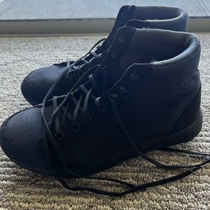 Viktos over the beach shoes